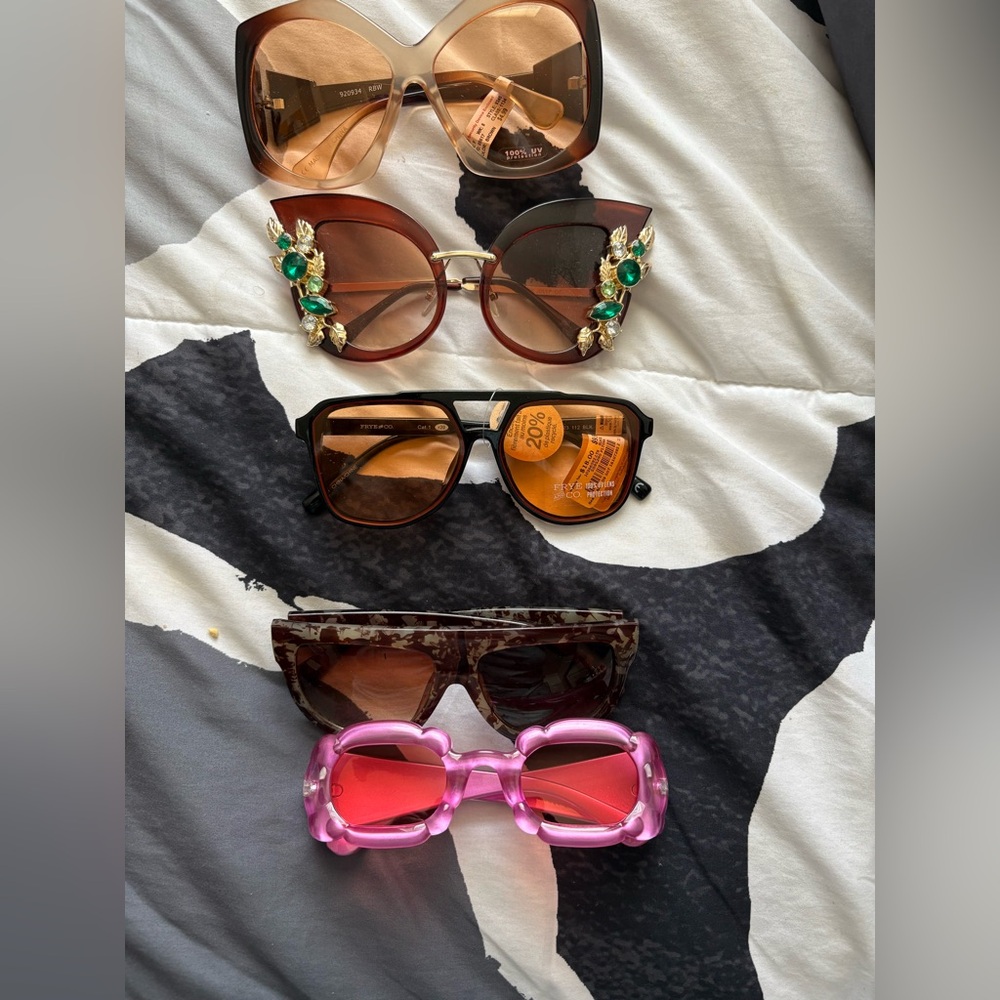 Lot of sunglasses all new none have been worn.